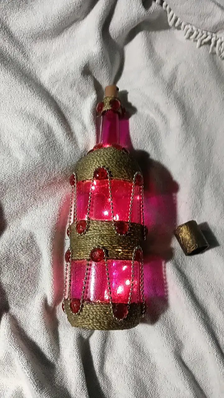Botella decorativa con luces LED y adornos - 2