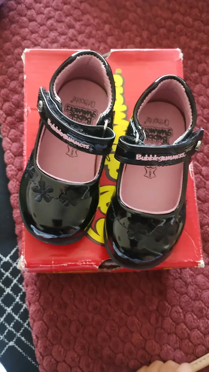 Vestido floral infantil con zapatos Bubblegummers - 2