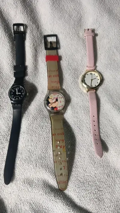 Lote de tres relojes de pulsera variados - miniatura 1