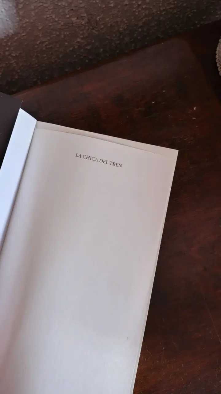 Libro La Chica del Tren de Paula Hawkins - 3