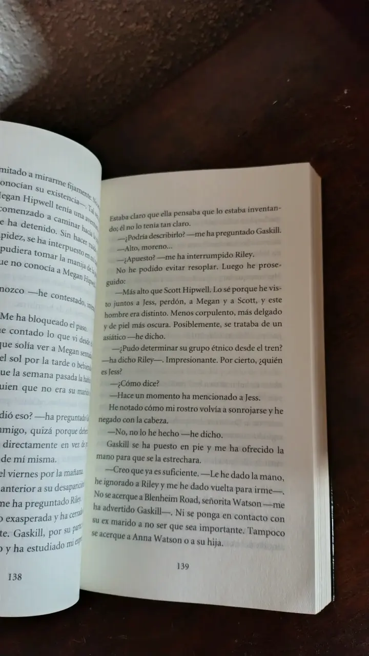 Libro La Chica del Tren de Paula Hawkins - 5