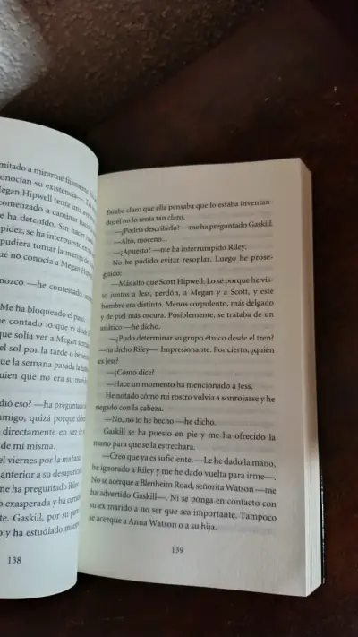 Libro La Chica del Tren de Paula Hawkins - miniatura 5