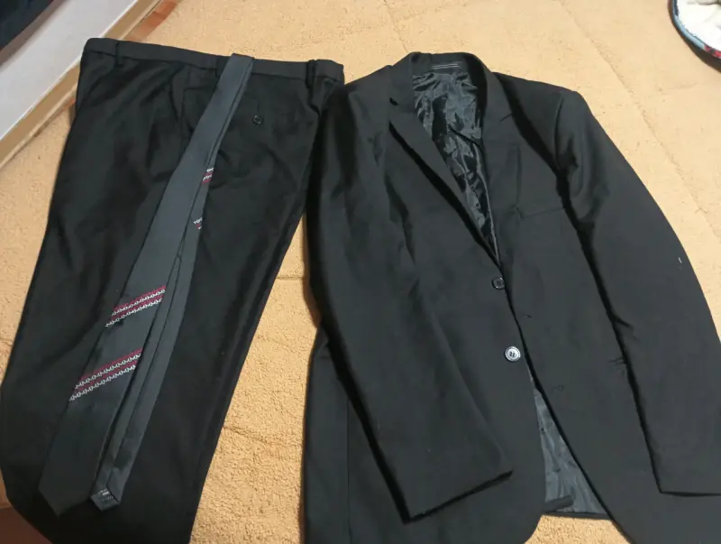 Traje formal negro con corbata incluida - 3