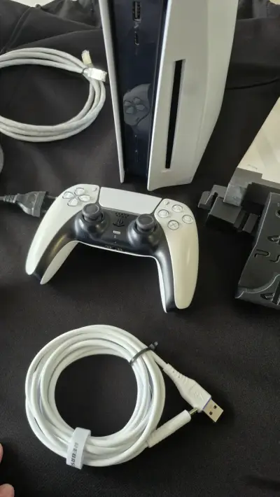 Consola Sony PlayStation 5 con accesorios completos - miniatura 2