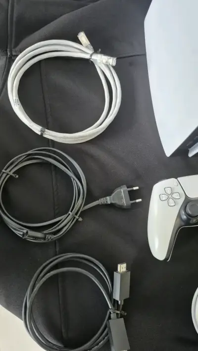 Consola Sony PlayStation 5 con accesorios completos - miniatura 5