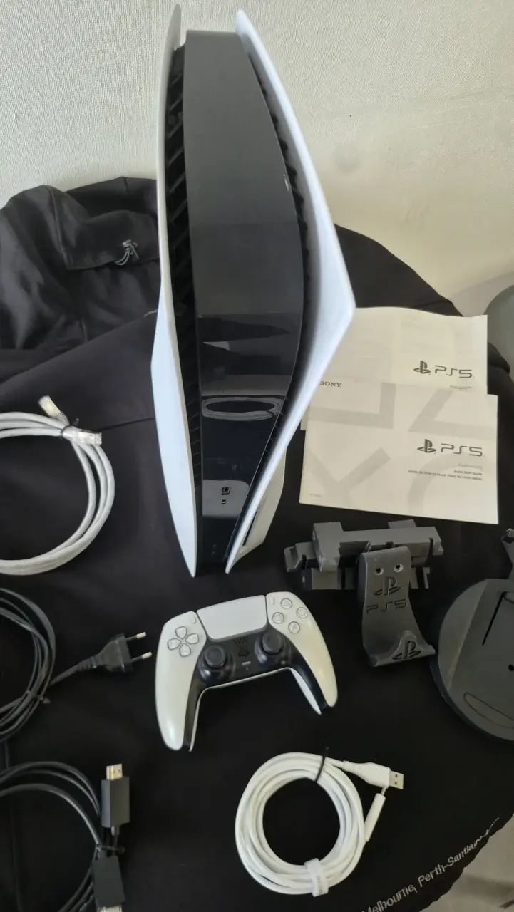 Consola Sony PlayStation 5 con accesorios completos - 6
