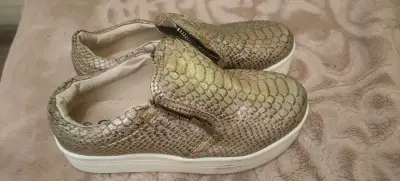 Zapatillas con diseño de serpiente y maripo - miniatura 1