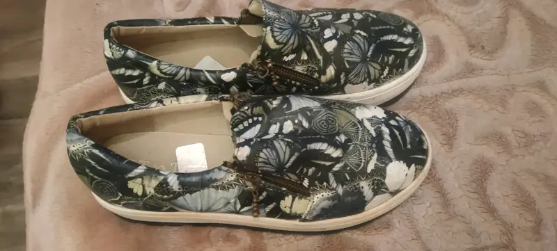 Zapatillas con diseño de serpiente y maripo - 2