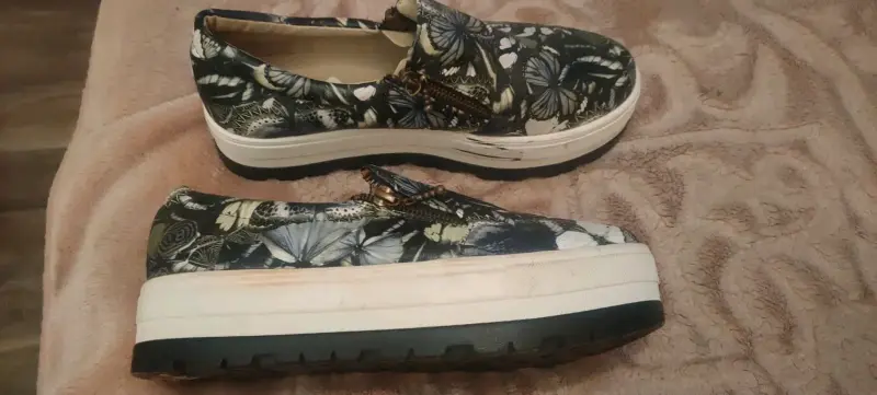 Zapatillas con diseño de serpiente y maripo - 4
