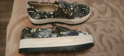 Zapatillas con diseño de serpiente y maripo - miniatura 4