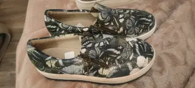 Zapatillas con diseño de serpiente y maripo - miniatura 5