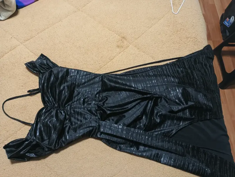 Vestido largo negro con brillo elegante - 2