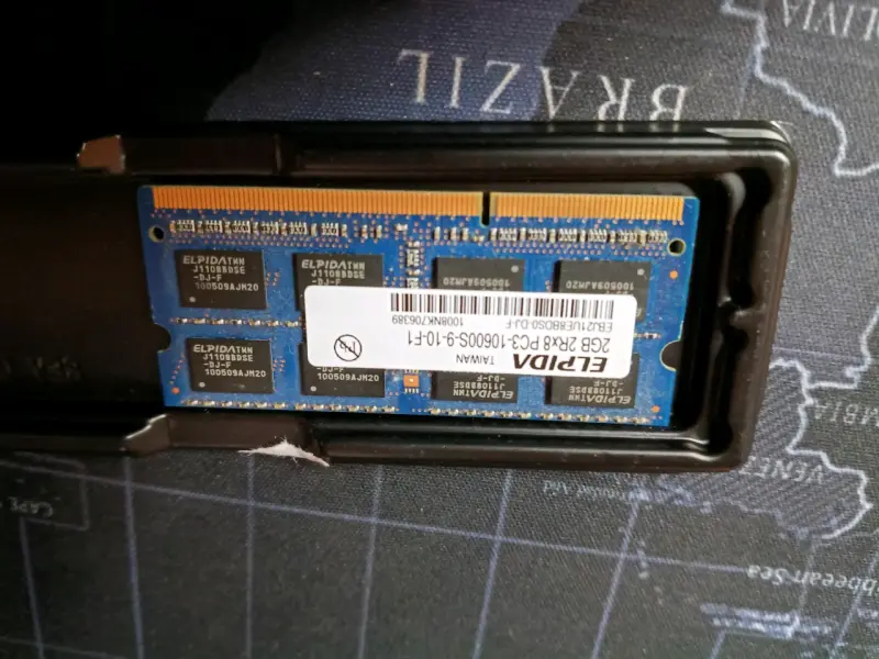Memoria RAM Elpida 2GB DDR3 para Laptop - 2
