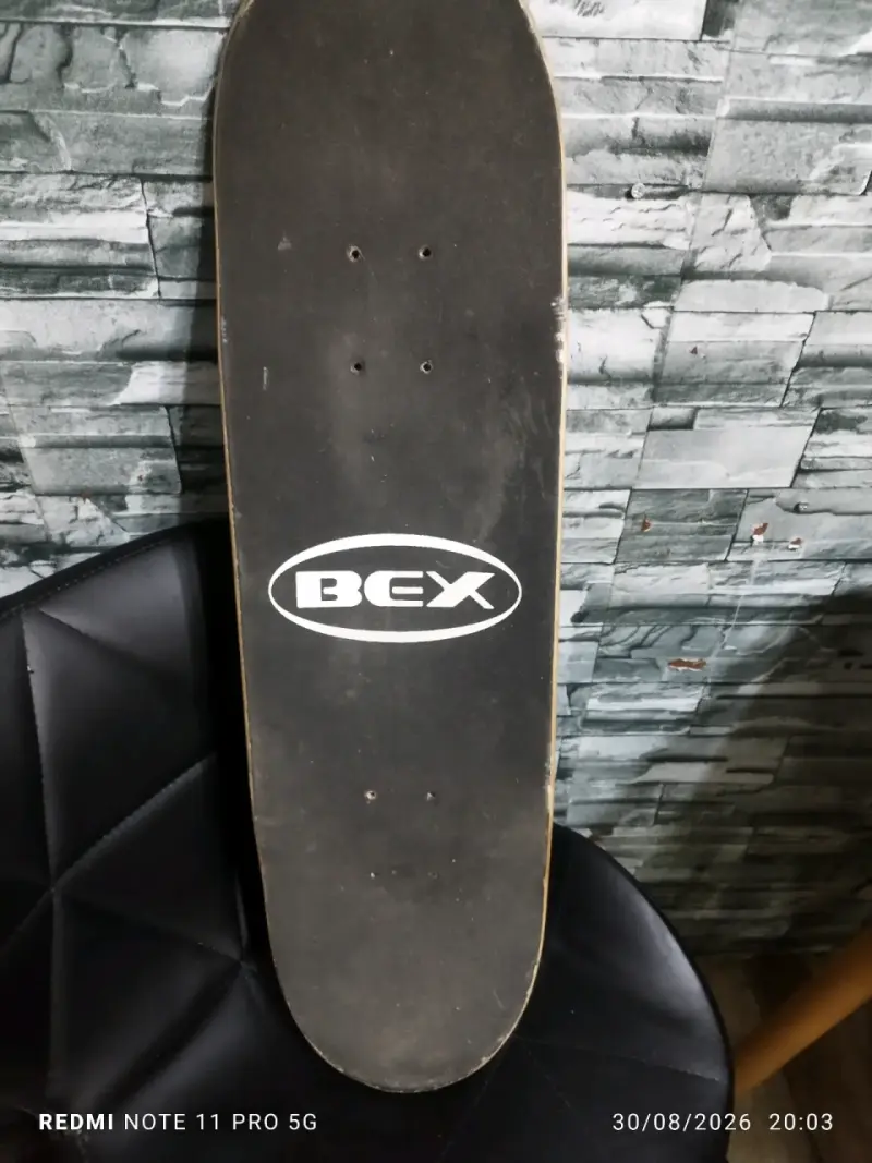 Skateboard SKB Boy Display con diseño gráfico - 2