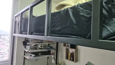 Cama alta de metal - miniatura 2