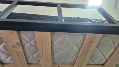 Cama alta de metal - miniatura 3