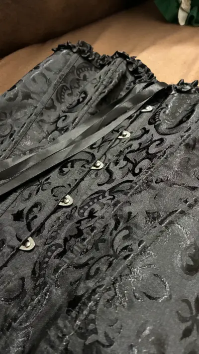 Corset negro con encaje floral - miniatura 4