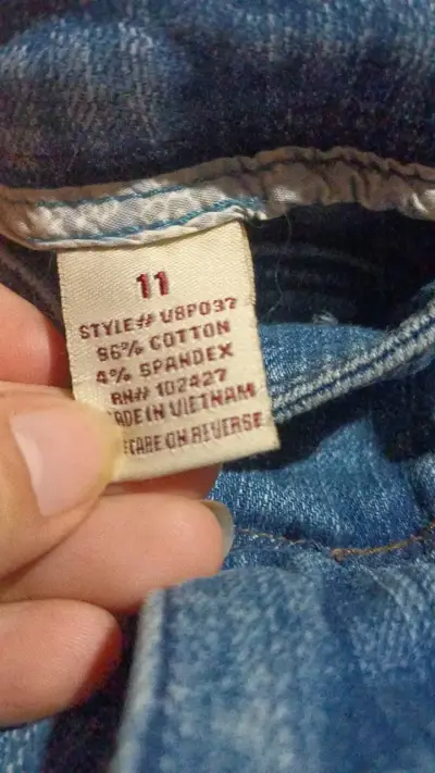 Jeans de mezclilla azul con botones decorativos - miniatura 3
