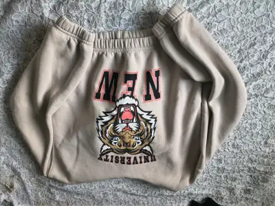 poleron beige con diseño de tigre - miniatura 1
