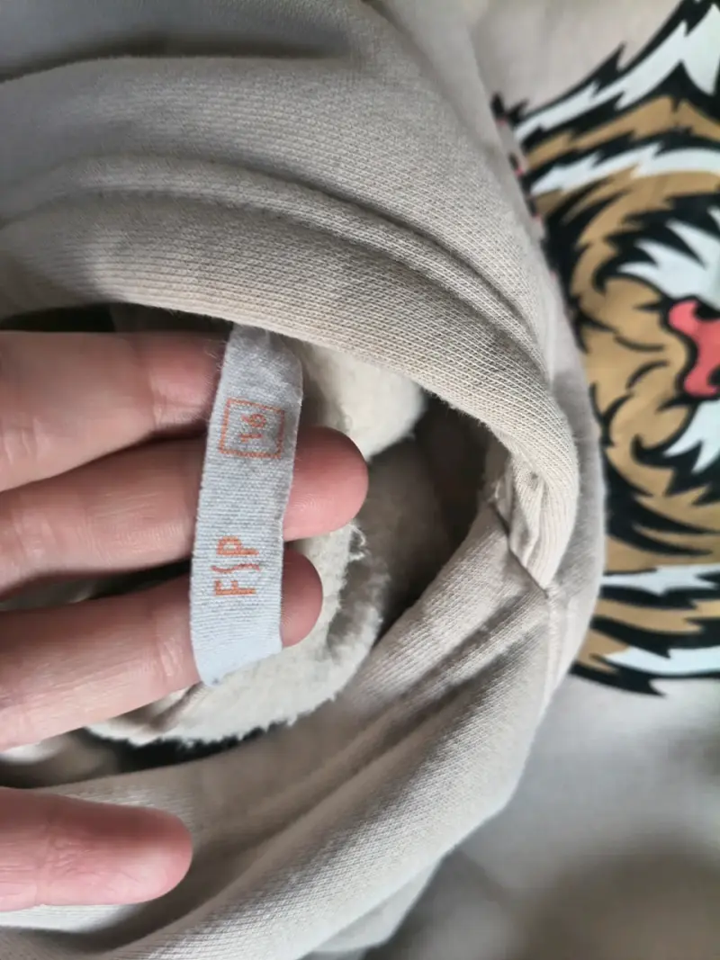 poleron beige con diseño de tigre - 2
