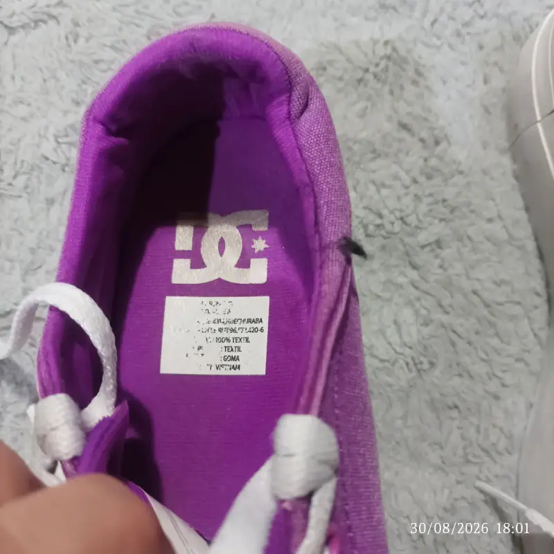 Zapatillas moradas DC para mujer en buen estado - 3