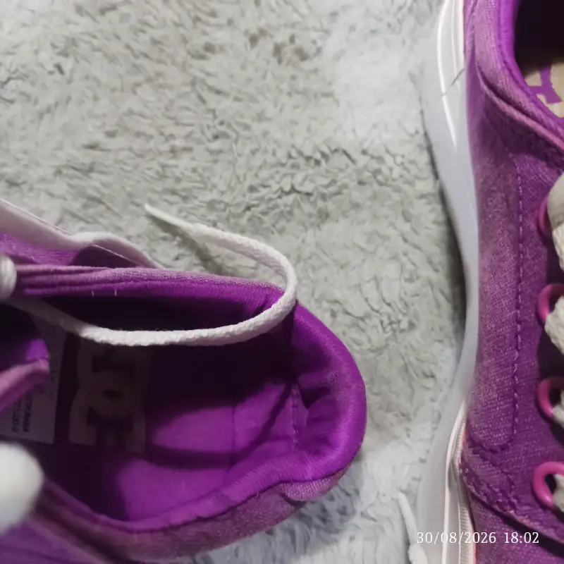 Zapatillas moradas DC para mujer en buen estado - 5
