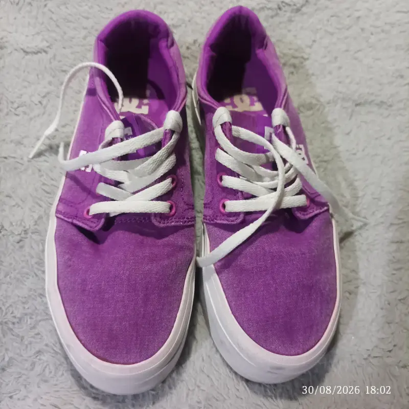 Zapatillas moradas DC para mujer en buen estado - 6