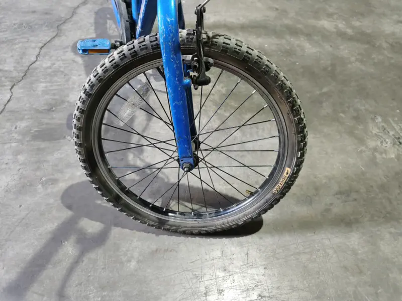 Bicicleta infantil Trek azul con frenos de mano - 2