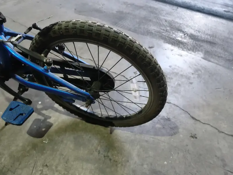 Bicicleta infantil Trek azul con frenos de mano - 3