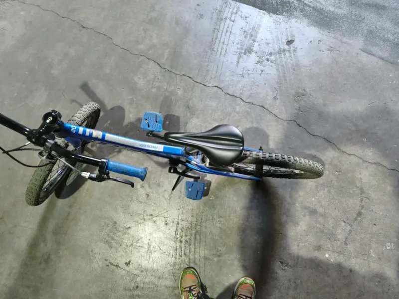 Bicicleta infantil Trek azul con frenos de mano - 5