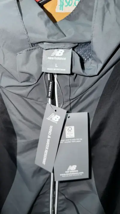 Chaqueta cortaviento New Balance gris para hombre - miniatura 3