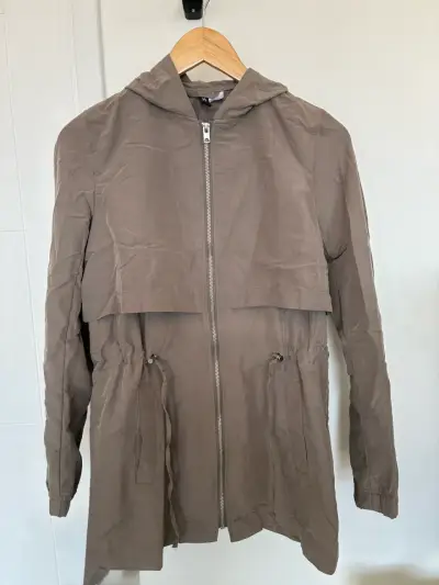 Parka con capucha H&M Divided color marrón - miniatura 1