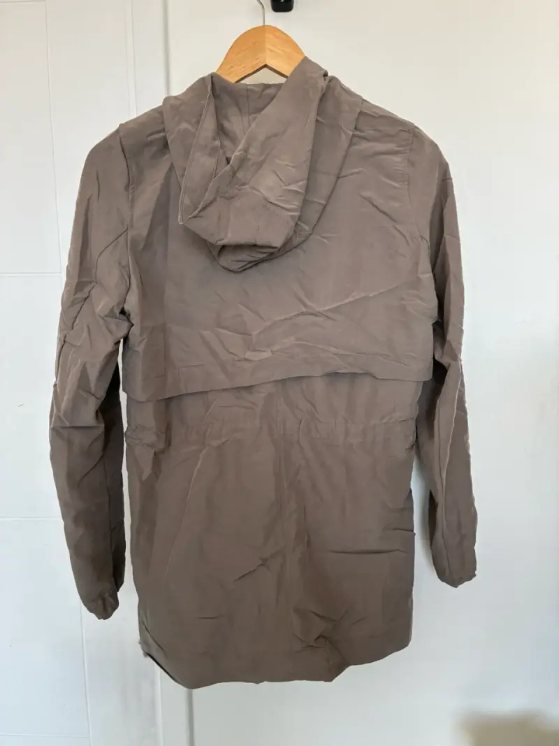 Parka con capucha H&M Divided color marrón - 2