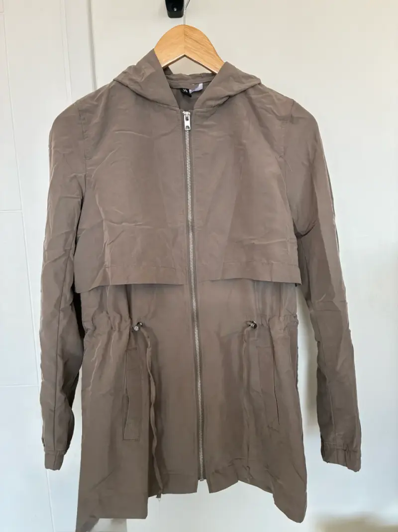 Parka con capucha H&M Divided color marrón - 1