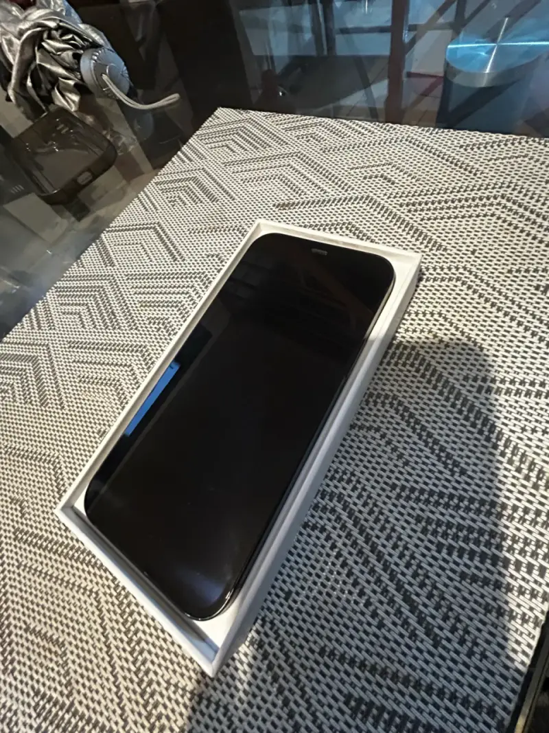 iPhone en  caja original - 4