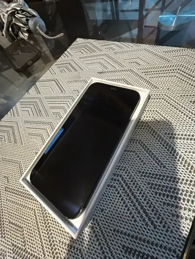 iPhone en  caja original - miniatura 4