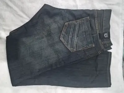 Jeans de mezclilla azul oscuro para hombre - miniatura 4