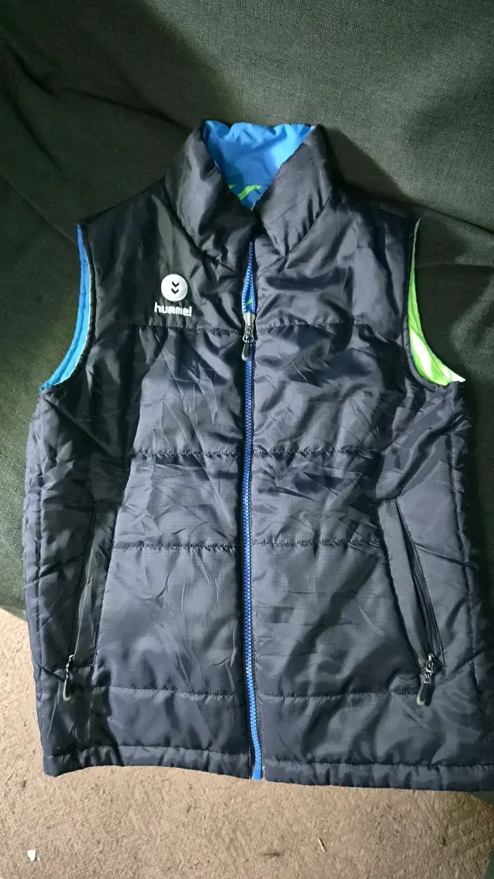 Chaleco deportivo Hummel reversible azul y verde - 1