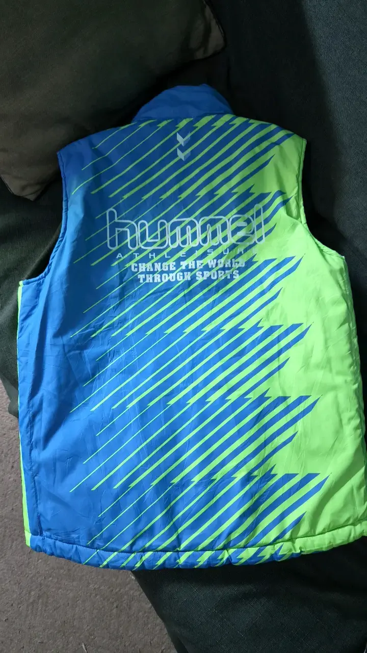 Chaleco deportivo Hummel reversible azul y verde - 4