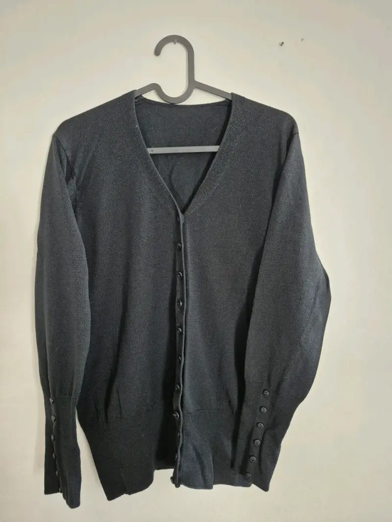 Cardigan negro de lana para mujer - 1