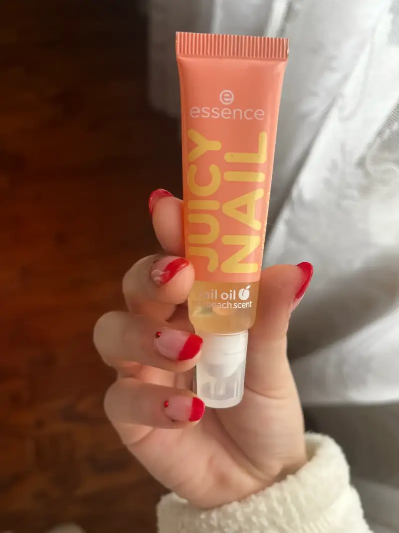Aceite para uñas Essence Juicy Nail con aroma a durazno
