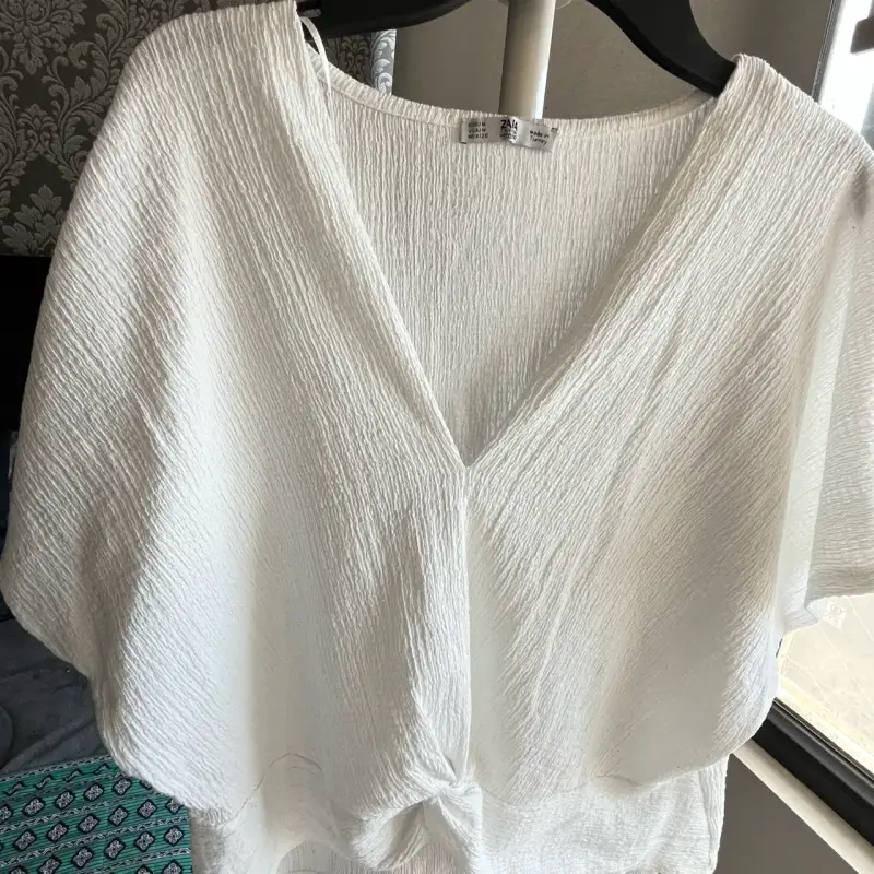 Blusa Blanca Zara con Nudo Frontal - 1