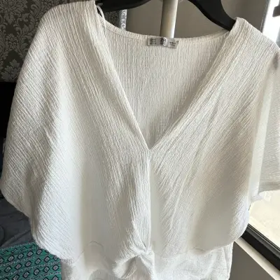 Blusa Blanca Zara con Nudo Frontal - miniatura 1