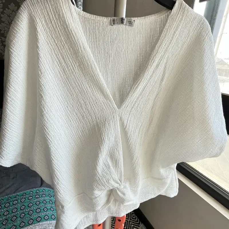 Blusa Blanca Zara con Nudo Frontal - 4