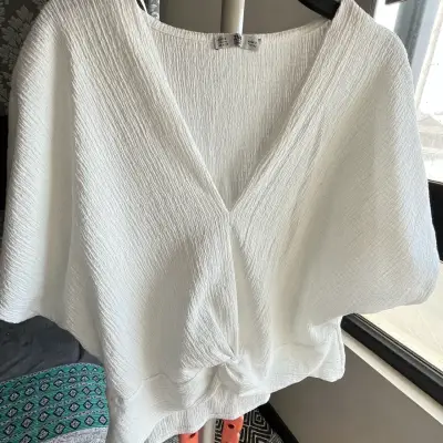 Blusa Blanca Zara con Nudo Frontal - miniatura 4