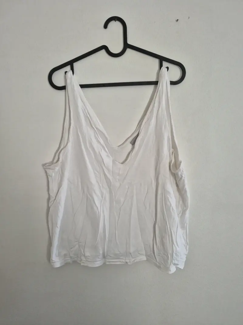 Blusa sin mangas blanca para mujer