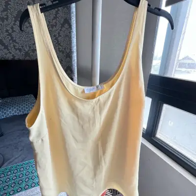 Polera sin mangas amarilla Primark - miniatura 1