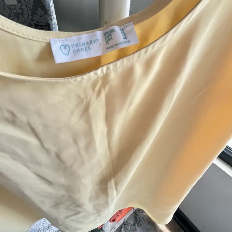 Polera sin mangas amarilla Primark - 3