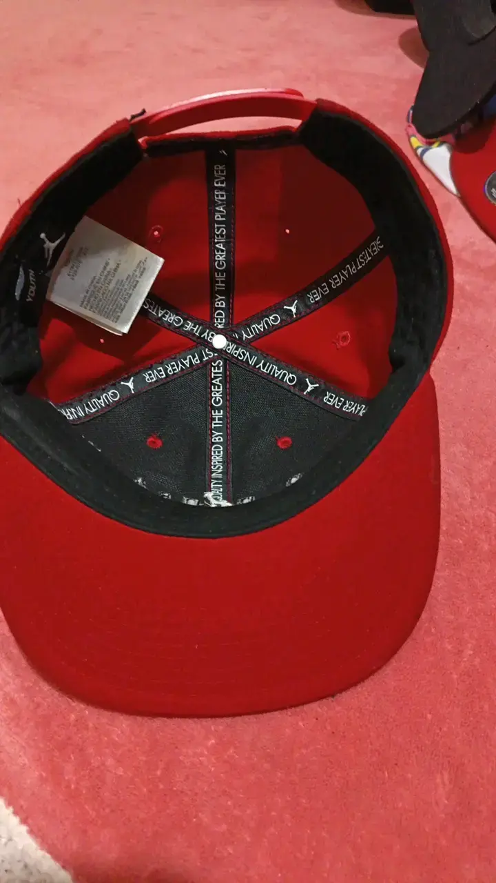 Gorra roja Jordan con logo bordado - 3