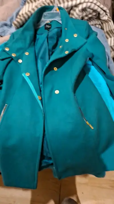 Abrigo verde turquesa con botones dorados - miniatura 1